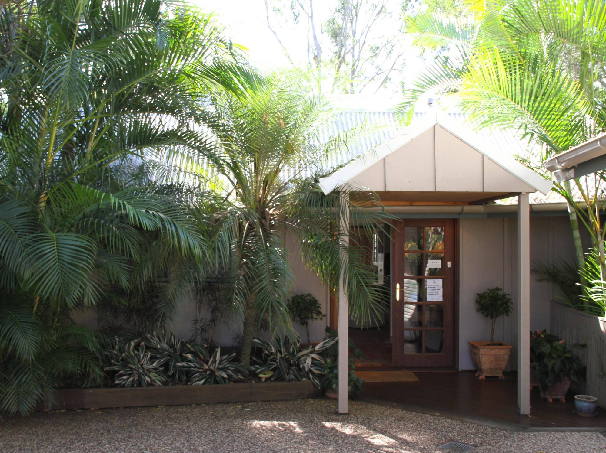 Arabella Guesthouse Alexandra Headland Exterior photo